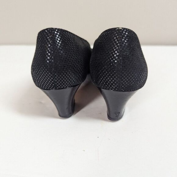 Salvatore Ferragamo Black Leather Low Heel Pumps – Textured Dot Pattern – Sz 7aa - Picture 8 of 9